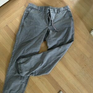 Grey Uniqlo men’s joggers